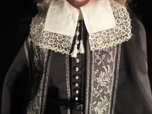 Détail du costume d'Oronte